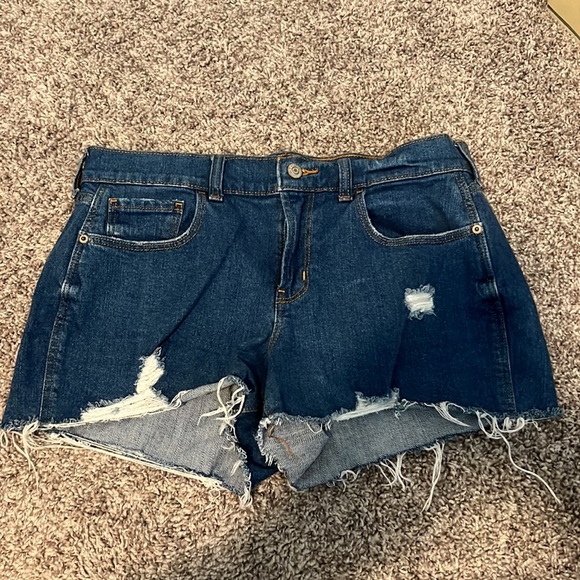 Old Navy Boyfriend Jean Shorts - Picture 2 of 8